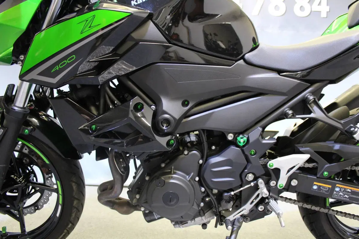 Kawasaki Z 400 (2023) (16)