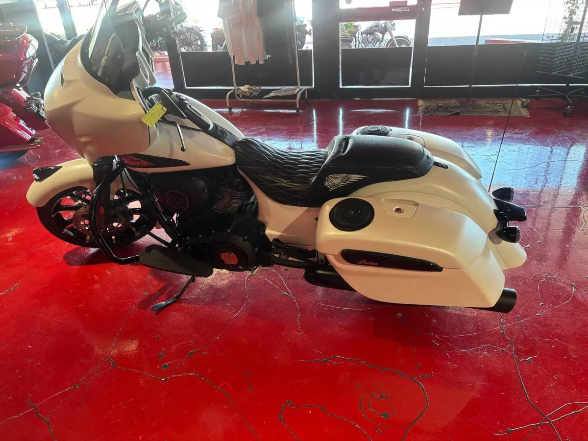 Indian Chieftain Dark Horse (2019 - 20)