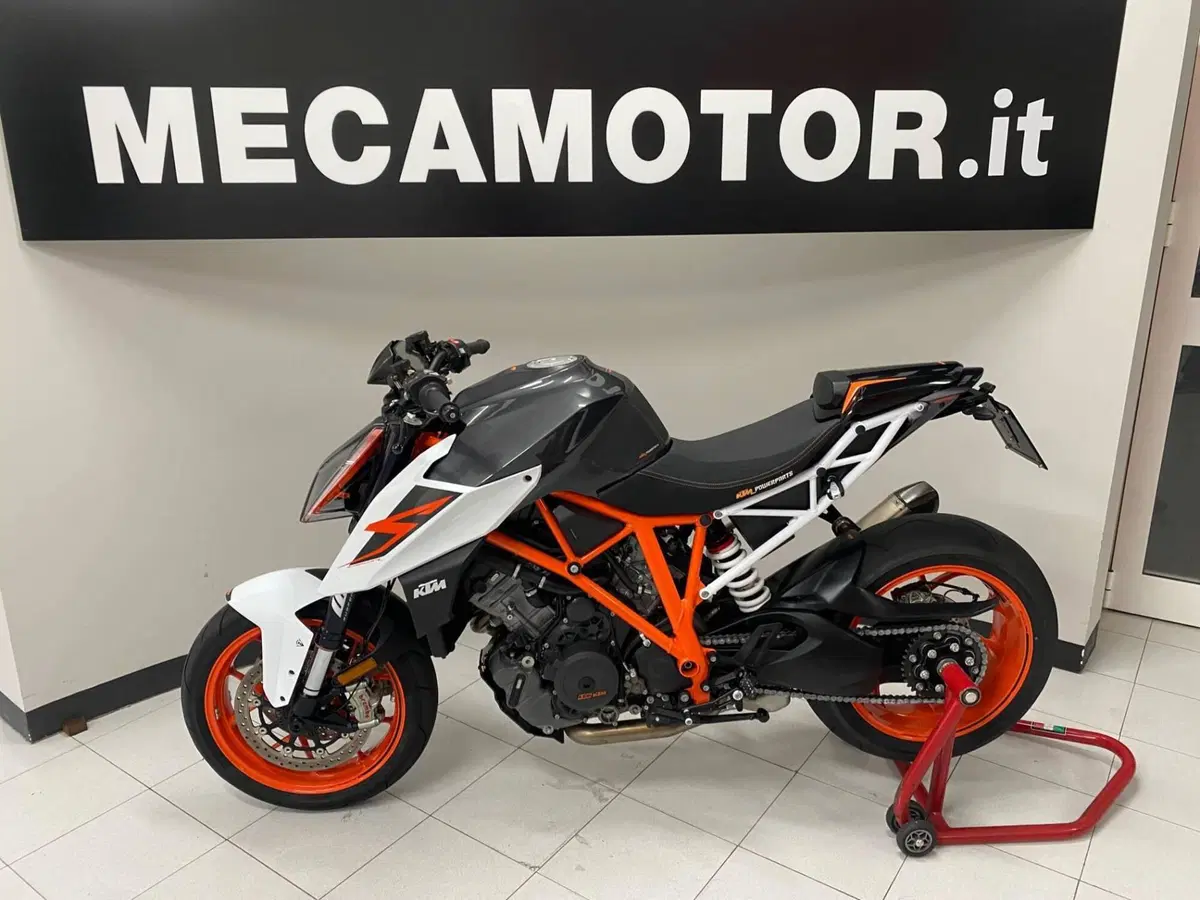 KTM 1290 Super Duke R (2019) (6)