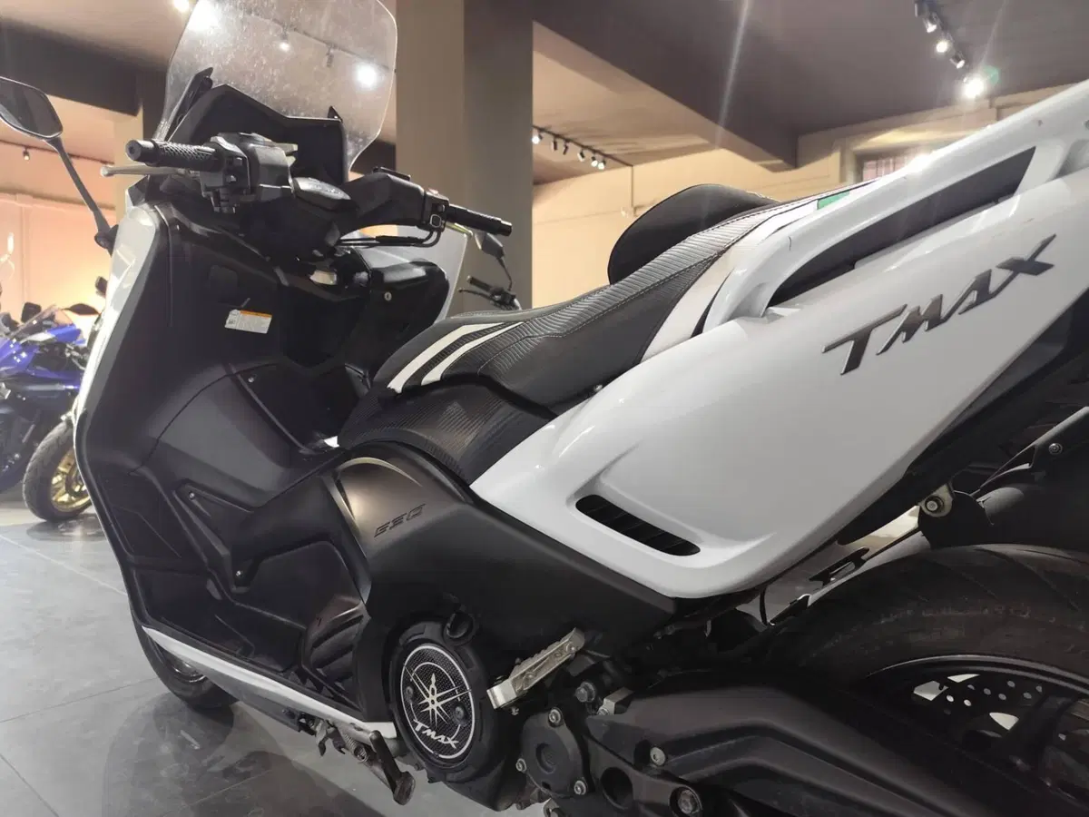 Yamaha T-Max 530 (2015 - 16) (5)