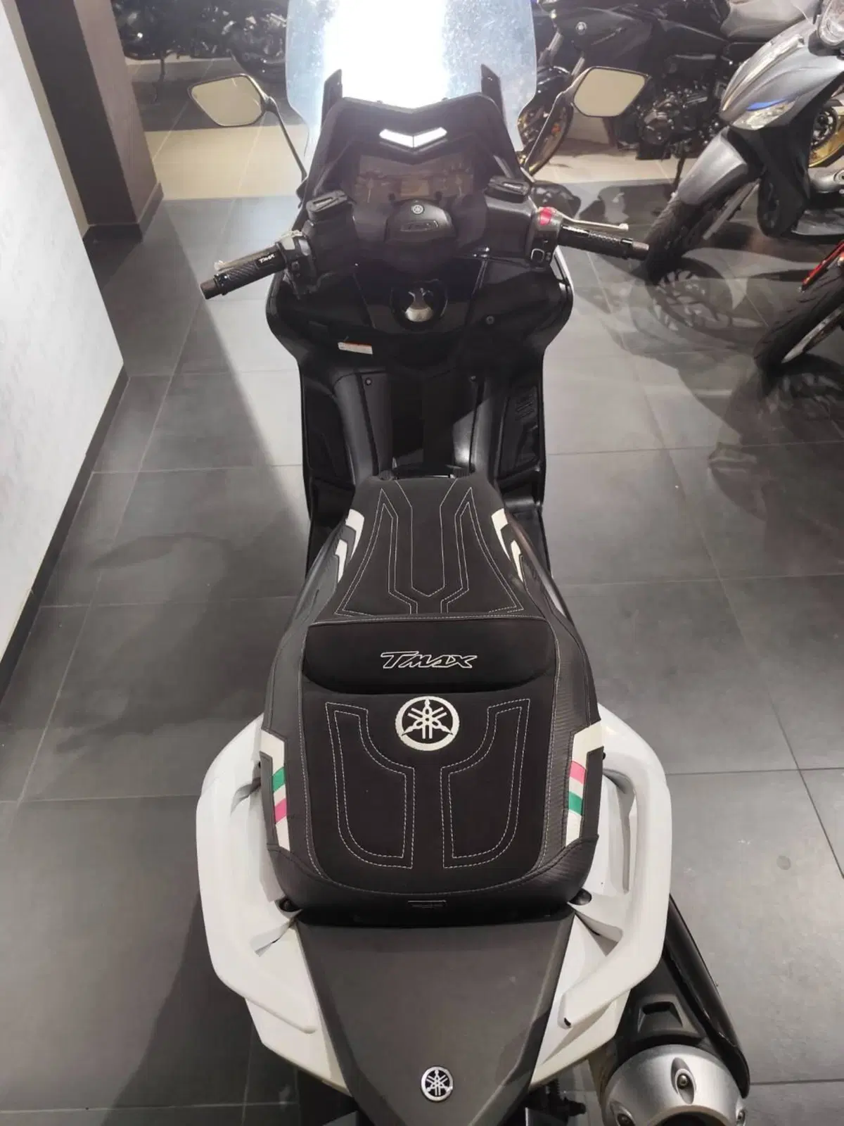 Yamaha T-Max 530 (2015 - 16) (6)