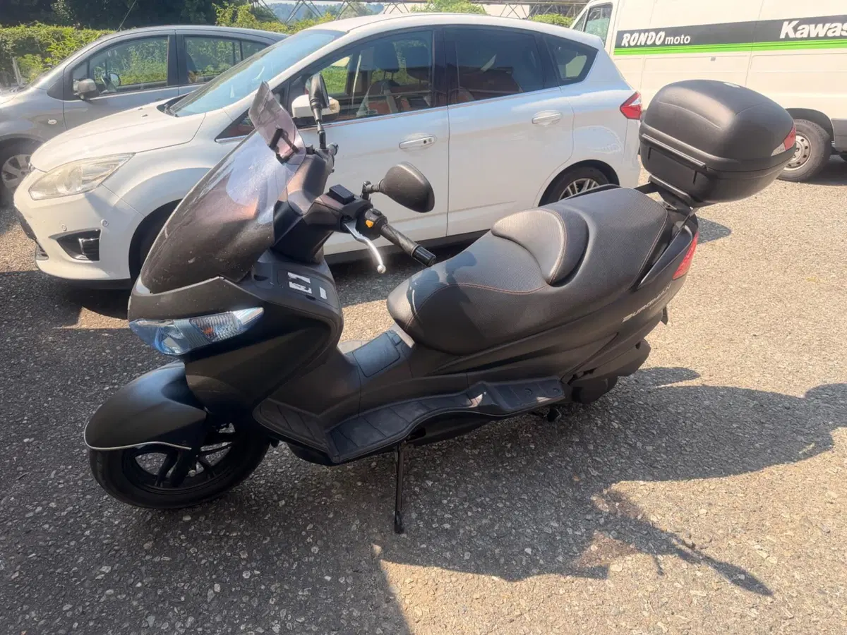 Suzuki Burgman UH 200 Executive (2001 -14) (2)