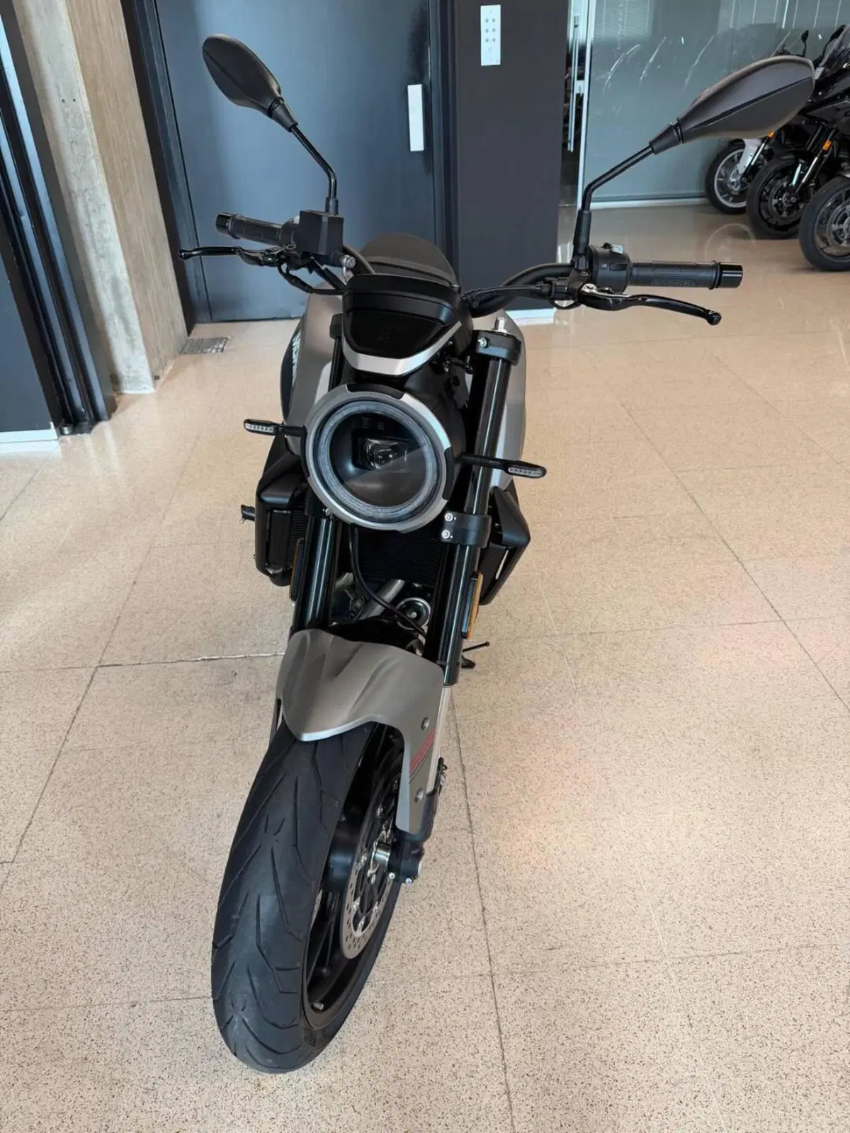 Moto Morini SEIEMMEZZO STR (2022 - 26) (3)