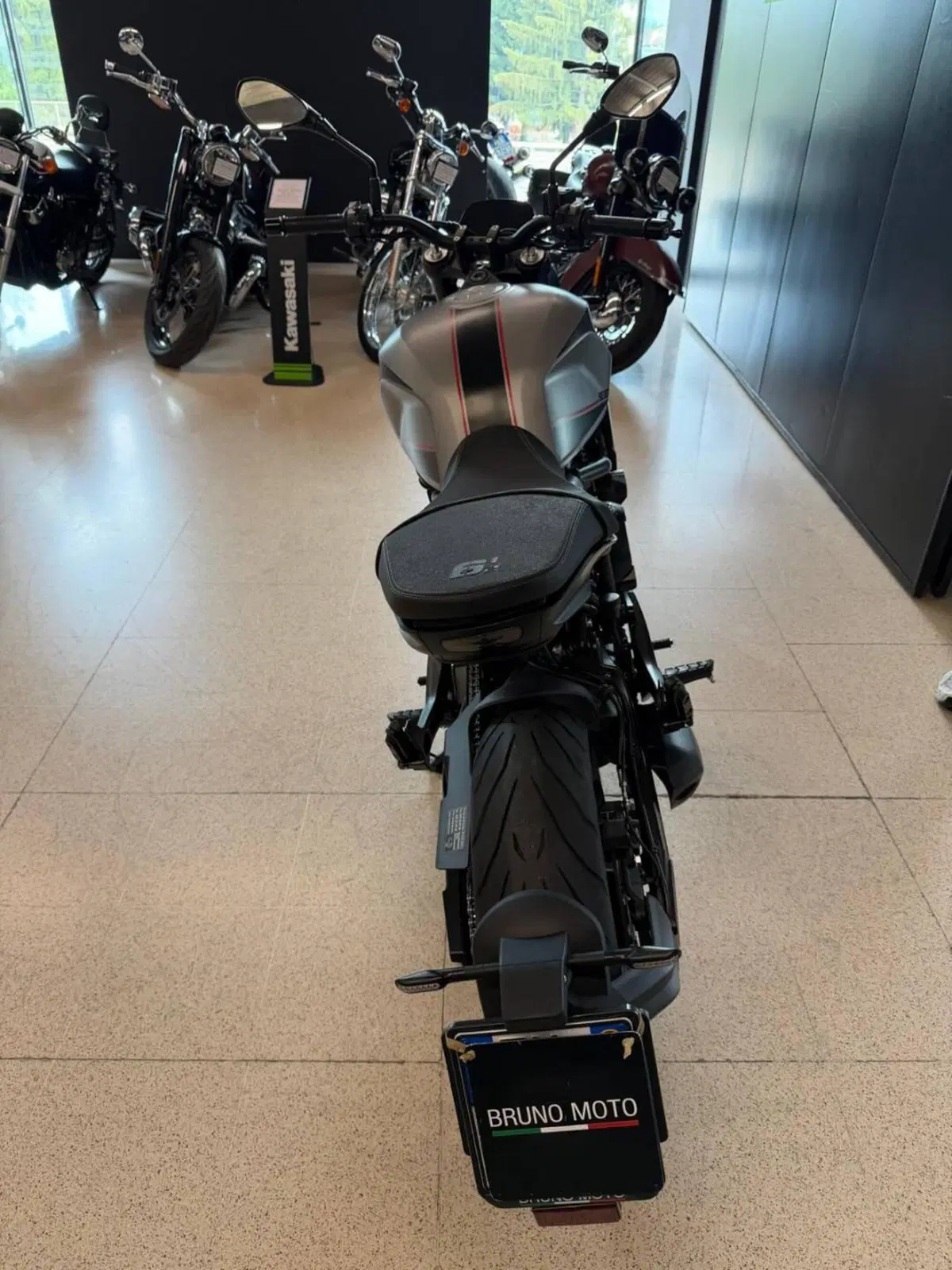 Moto Morini SEIEMMEZZO STR (2022 - 26) (4)