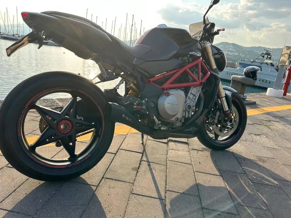 MV Agusta Brutale 910 R (2006 - 11) (2)