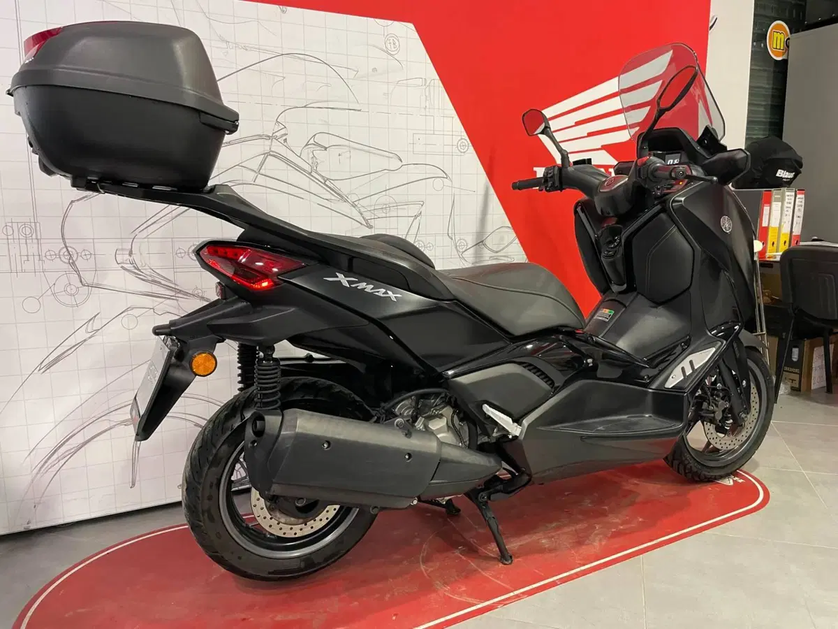 Yamaha X-Max 300 Tech Max (2021 - 24) (4)