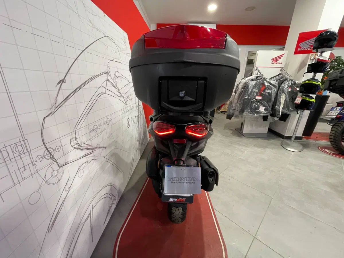 Yamaha X-Max 300 Tech Max (2021 - 24) (5)