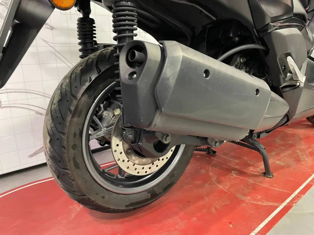Yamaha X-Max 300 Tech Max (2021 - 24) (11)