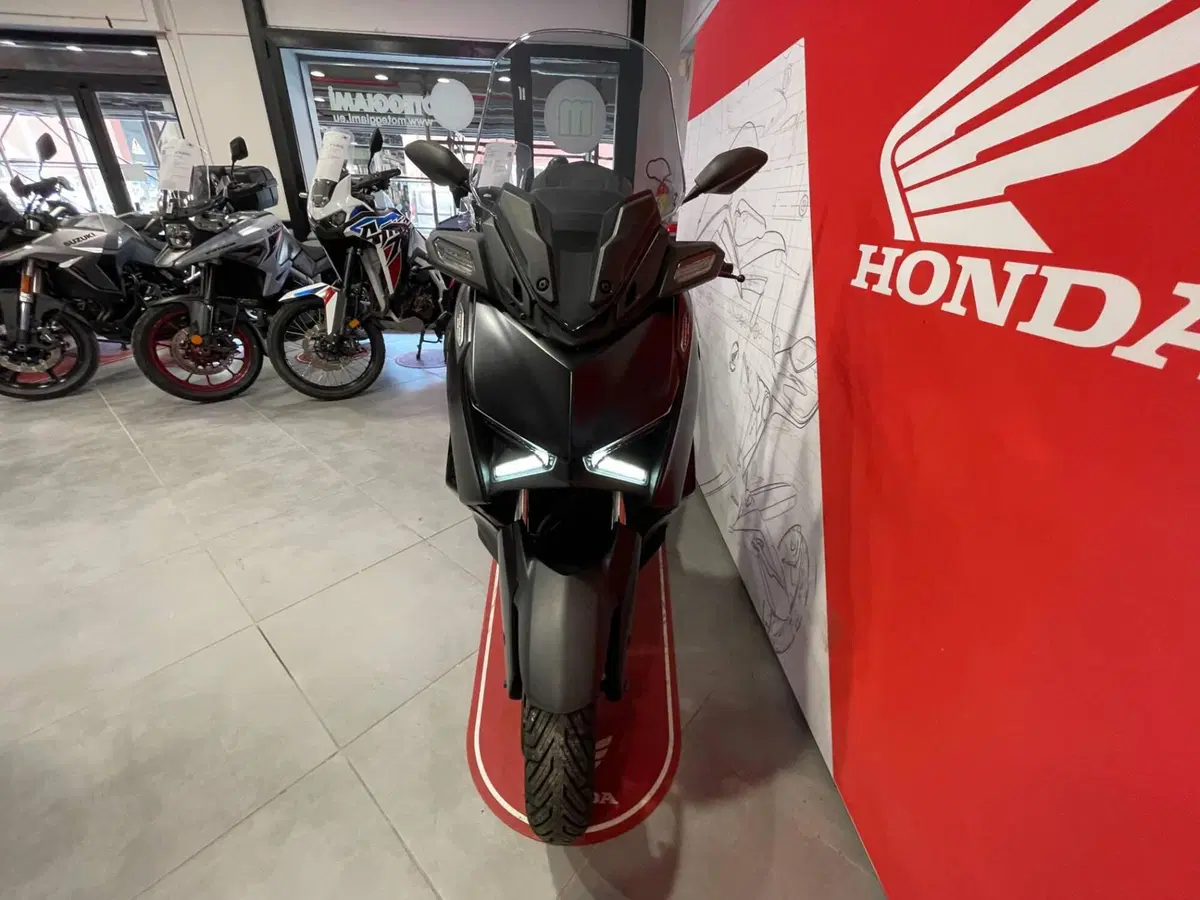Yamaha X-Max 300 Tech Max (2021 - 24) (8)