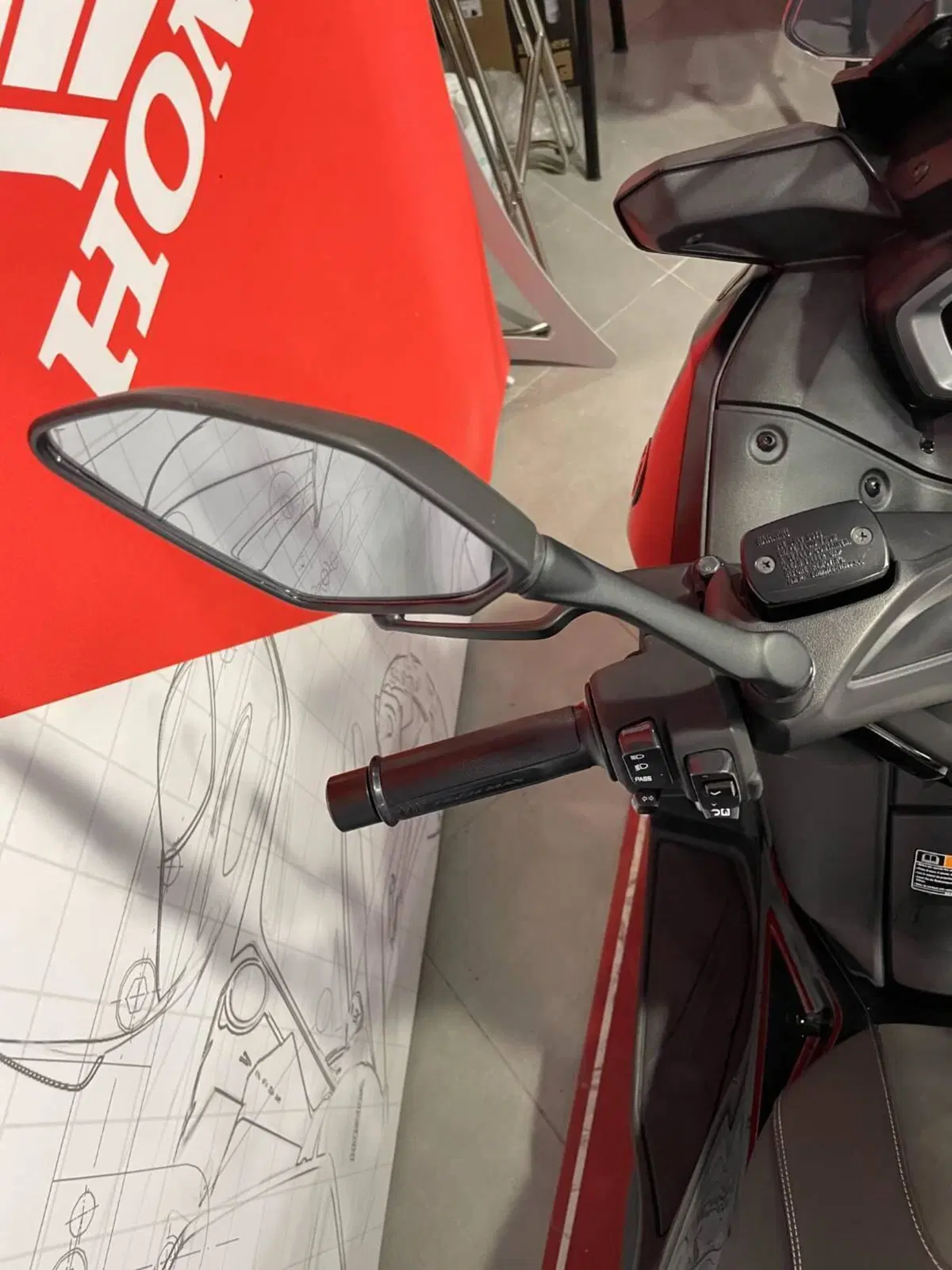 Yamaha X-Max 300 Tech Max (2021 - 24) (13)