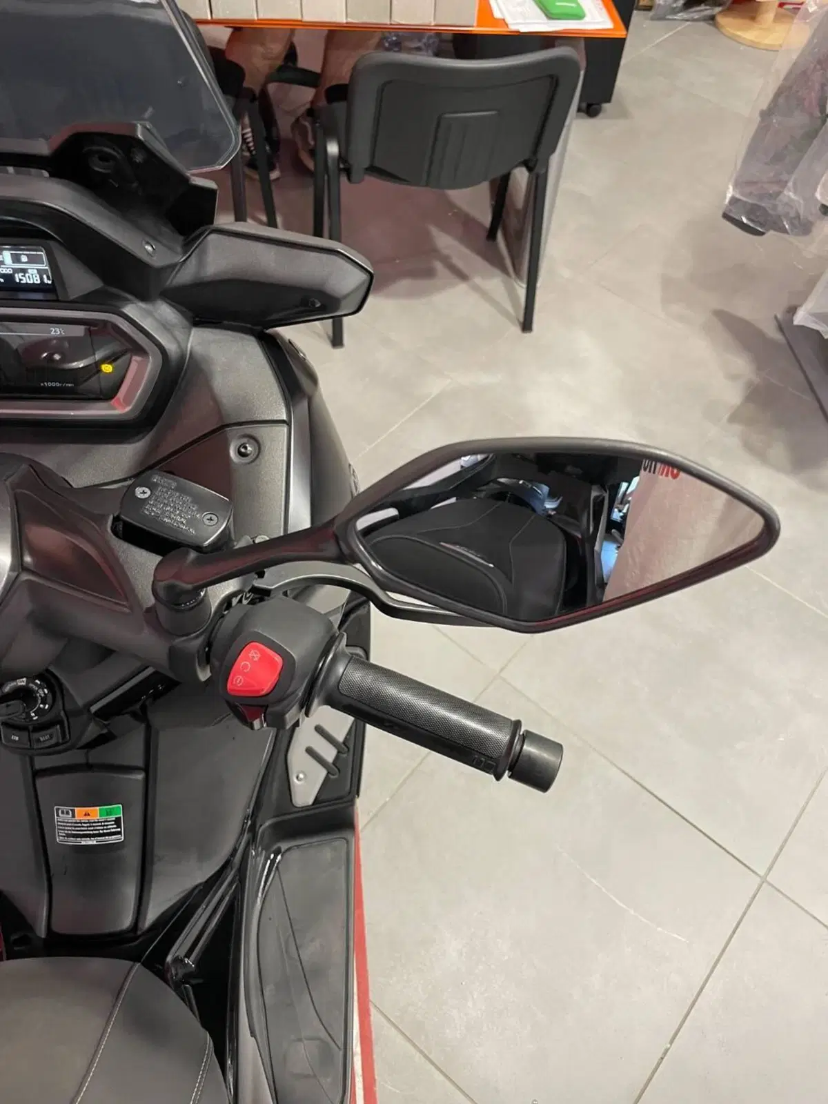 Yamaha X-Max 300 Tech Max (2021 - 24) (15)
