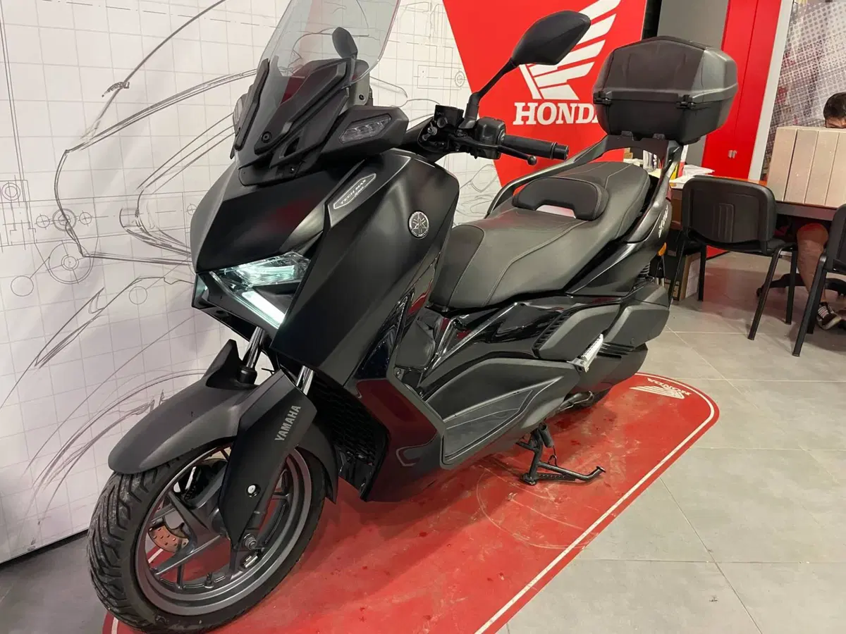 Yamaha X-Max 300 Tech Max (2021 - 24) (2)