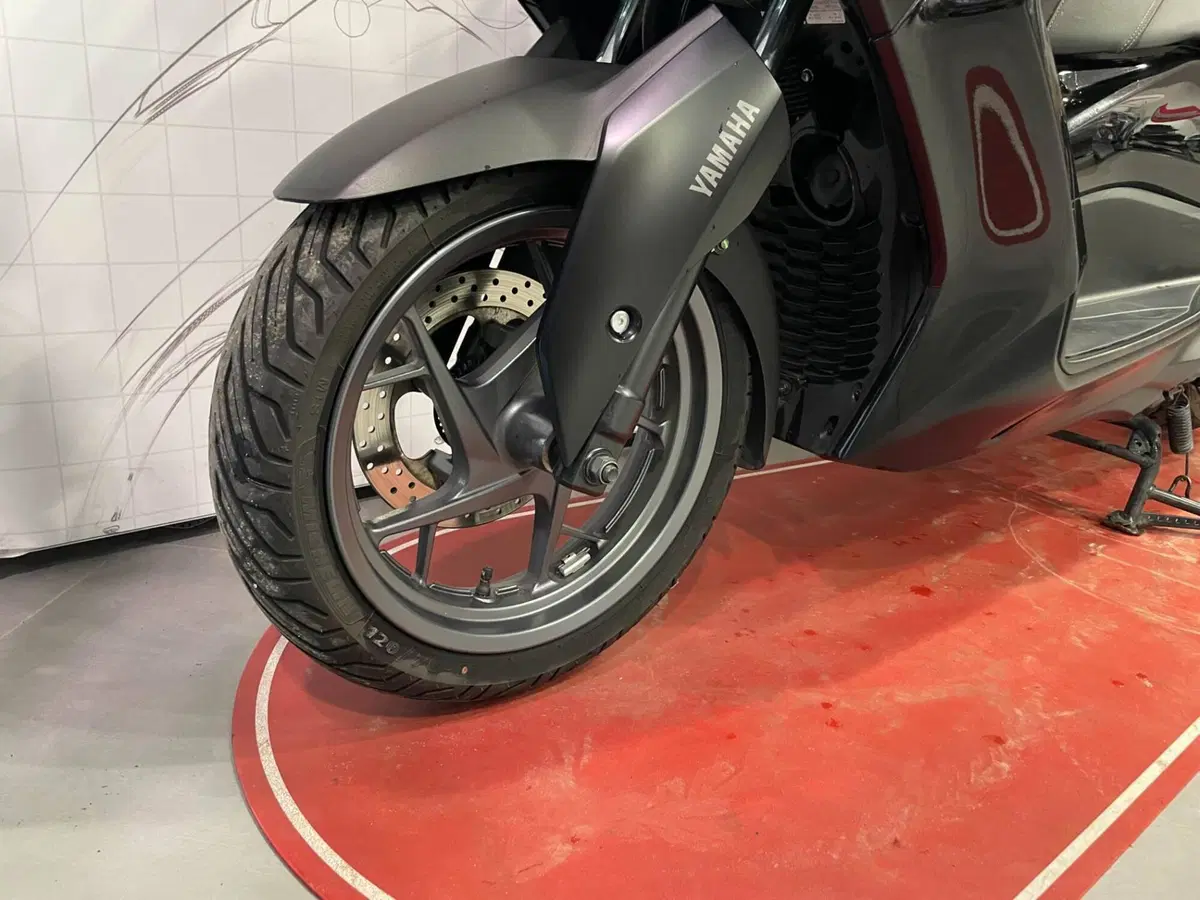 Yamaha X-Max 300 Tech Max (2021 - 24) (9)