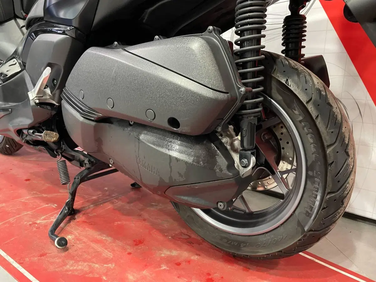 Yamaha X-Max 300 Tech Max (2021 - 24) (10)