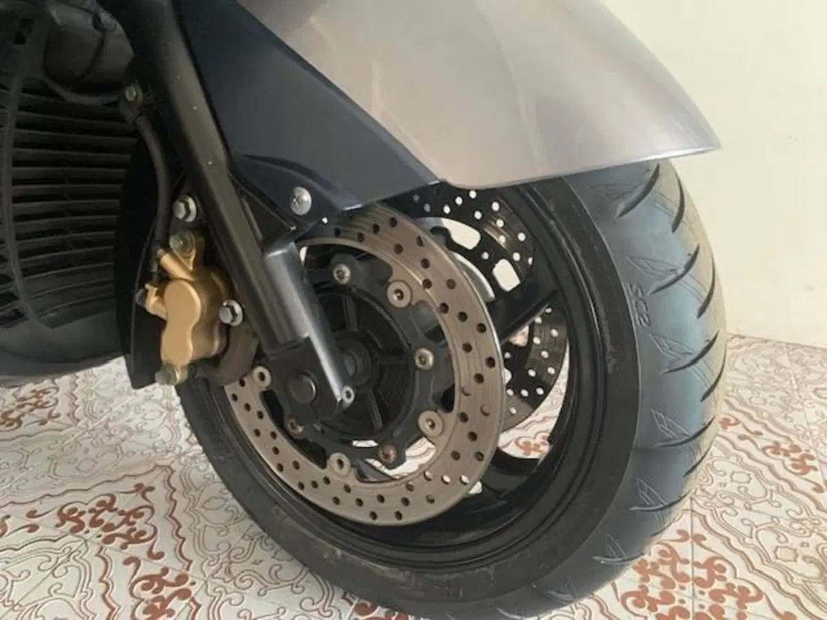 Yamaha T-Max 500 (2004 - 07) (5)