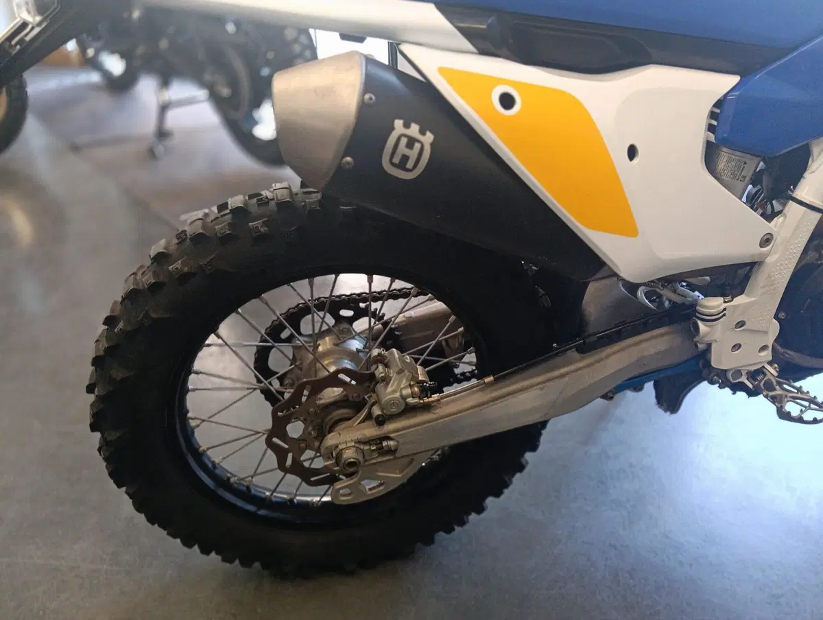 Husqvarna FE 350 (2025) (2)
