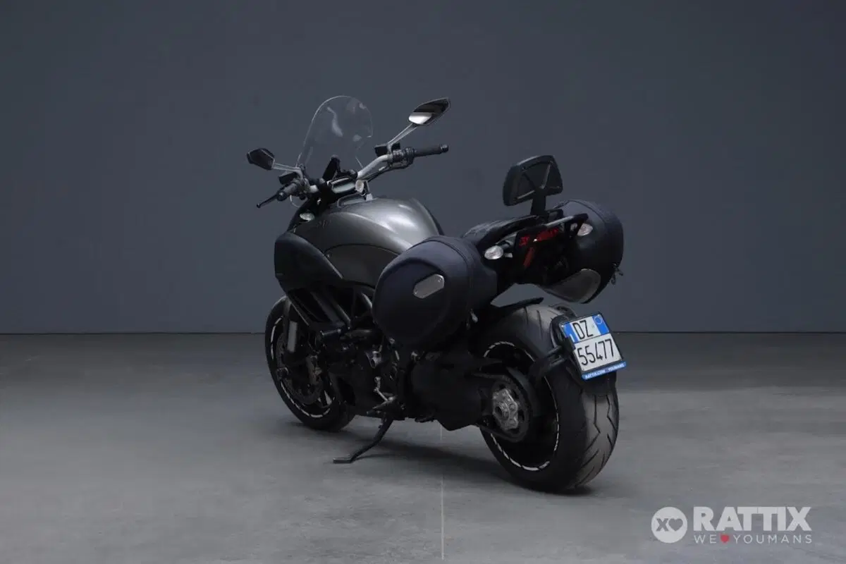 Ducati Diavel 1200 Carbon (2010 - 13) (5)