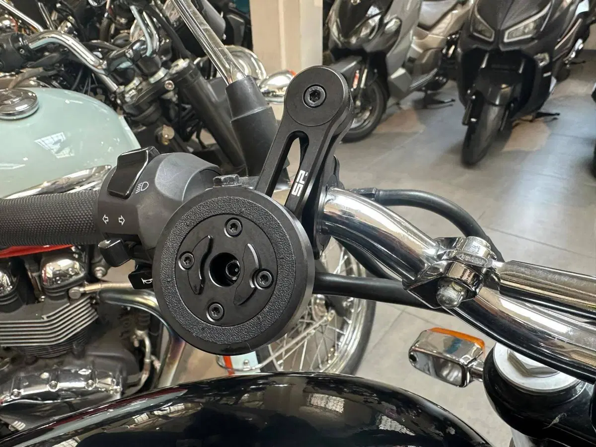 Royal Enfield Interceptor 650 (2021 - 26) (10)
