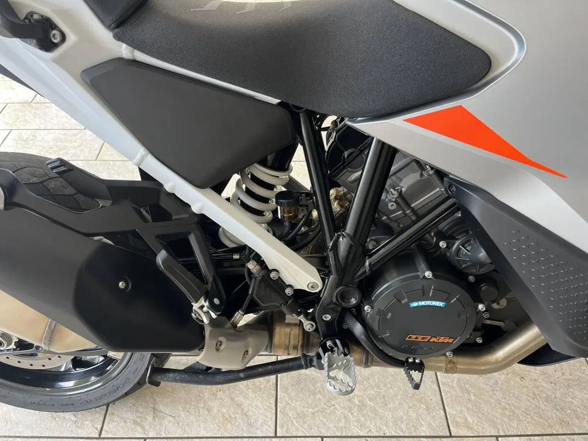KTM 1290 Super Adventure S (2022 - 25) (4)