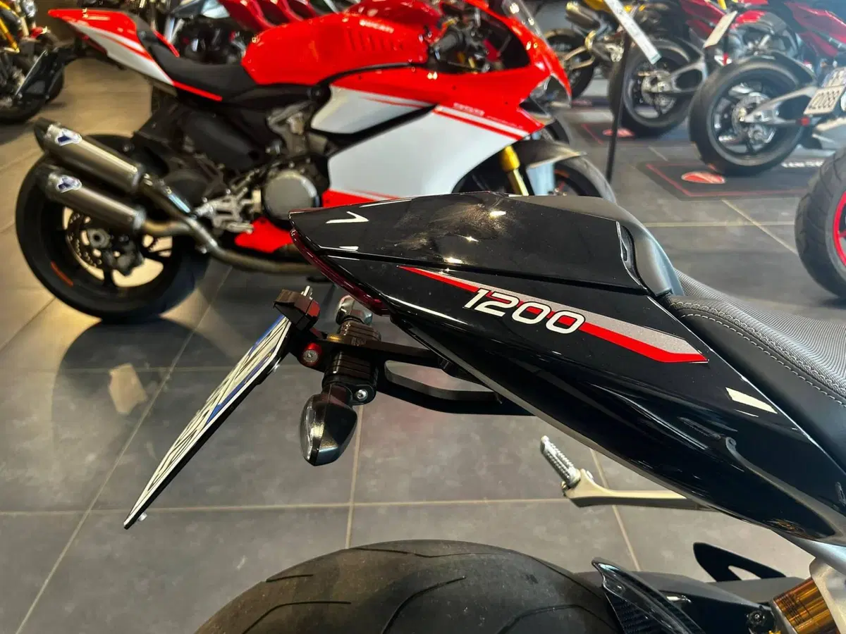 Triumph Speed Triple 1200 RS (2021 - 24) (2)