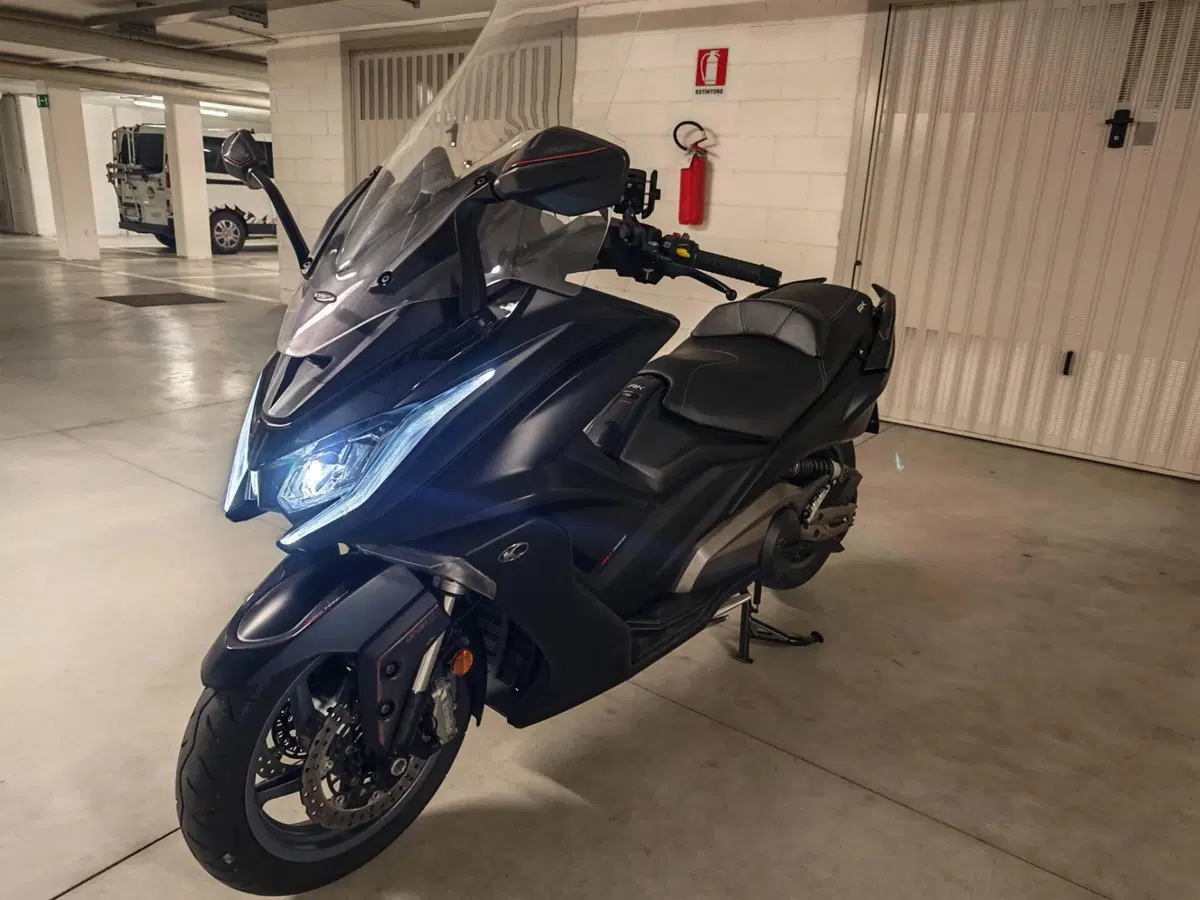 Kymco AK 550 ETS (2021 - 26) (2)