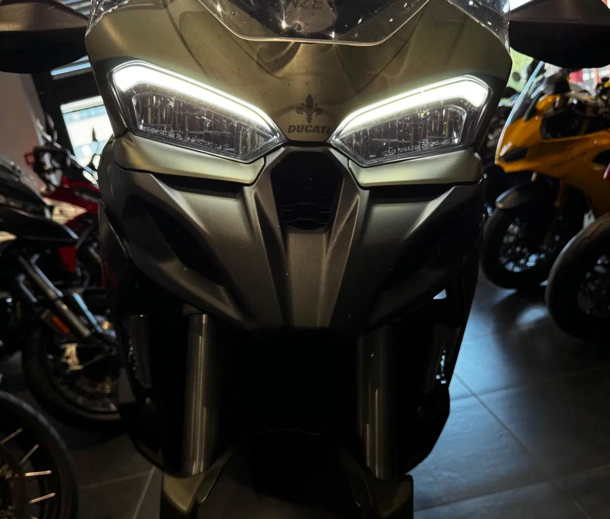 Ducati Multistrada V2 S (2025 - 26) (2)