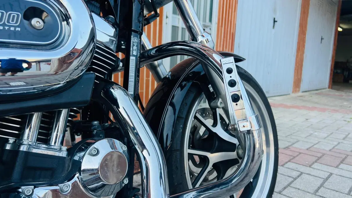 Harley-Davidson 1200 SuperLow (2014 - 16) - XL 1200T (14)