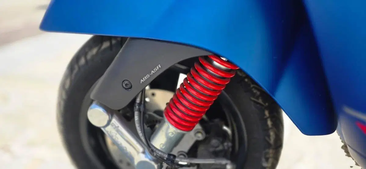 Vespa GTS 300 Super Sport Hpe (2021 - 22) (12)