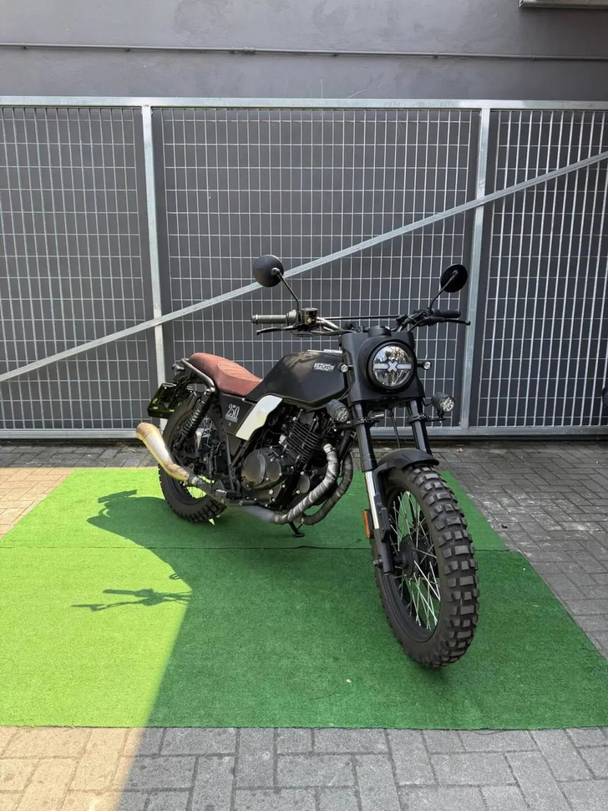 Brixton Motorcycles Glanville 250 X (2018 - 19) (3)