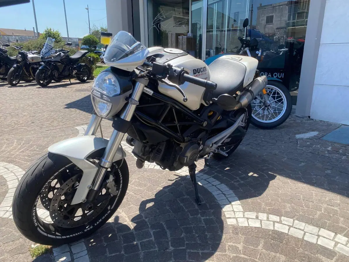 Ducati Monster 696 (2008 - 13) (4)