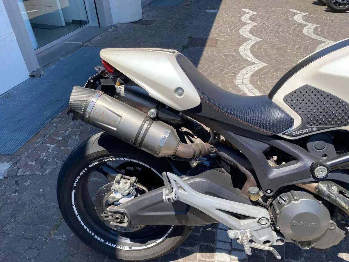 Ducati Monster 696 (2008 - 13) (6)