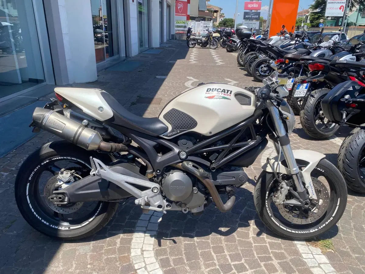 Ducati Monster 696 (2008 - 13) (7)