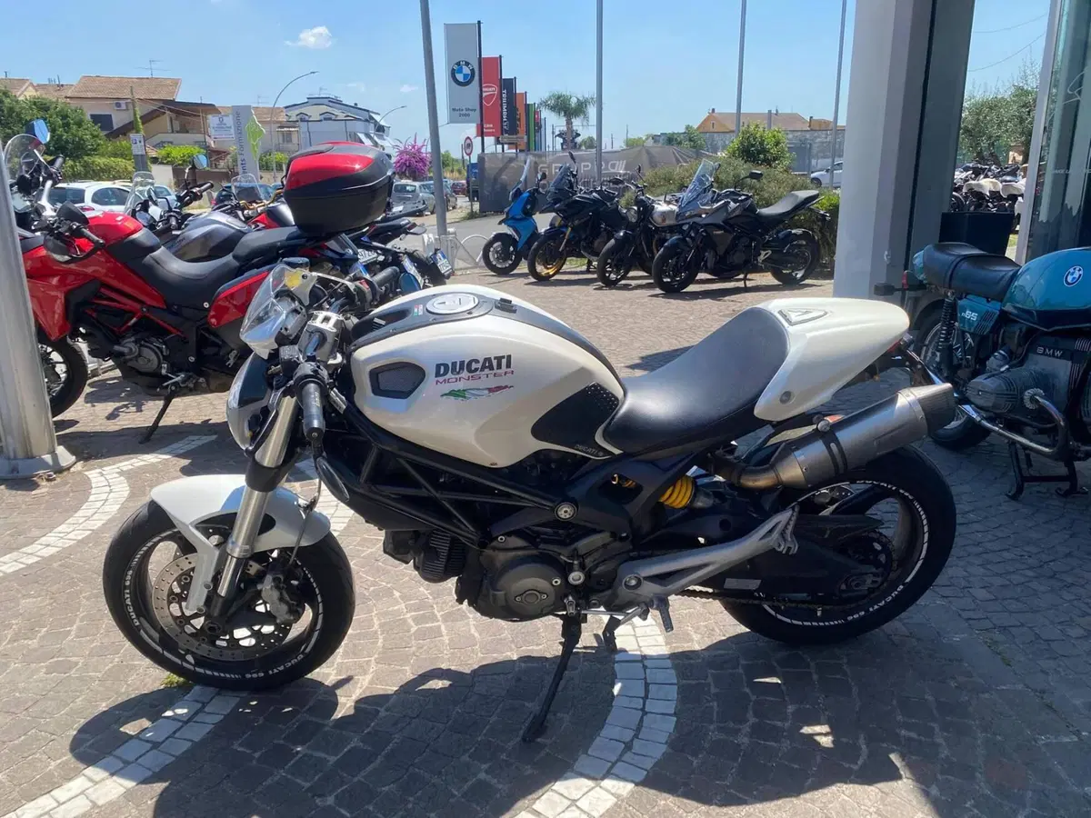 Ducati Monster 696 (2008 - 13) (2)