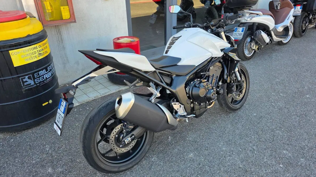 Honda CB 1000 Hornet (2025 - 26) (2)