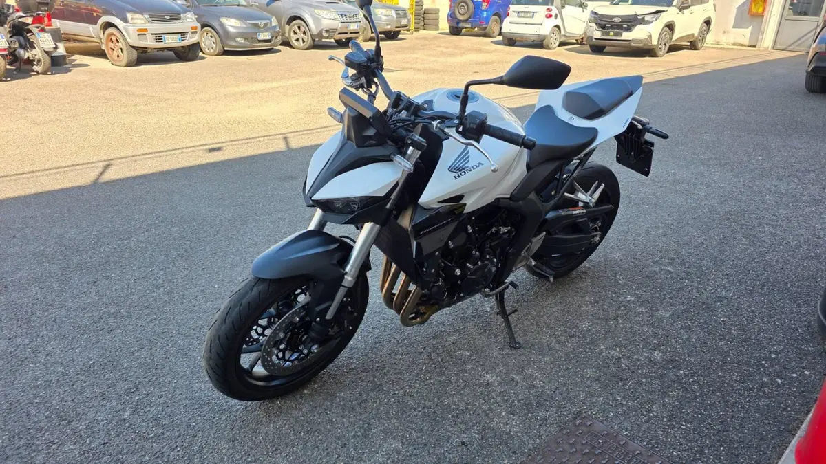 Honda CB 1000 Hornet (2025 - 26) (4)