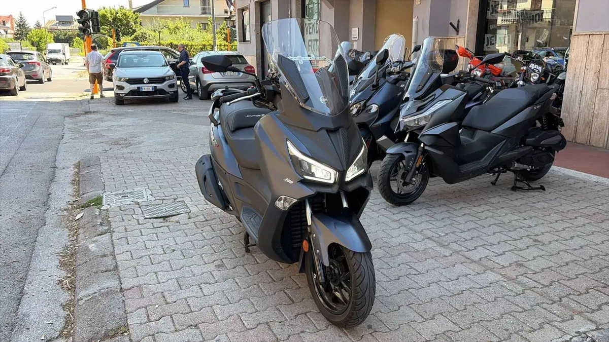 Sym Joymax 300 Z+ (2021 - 24) (4)