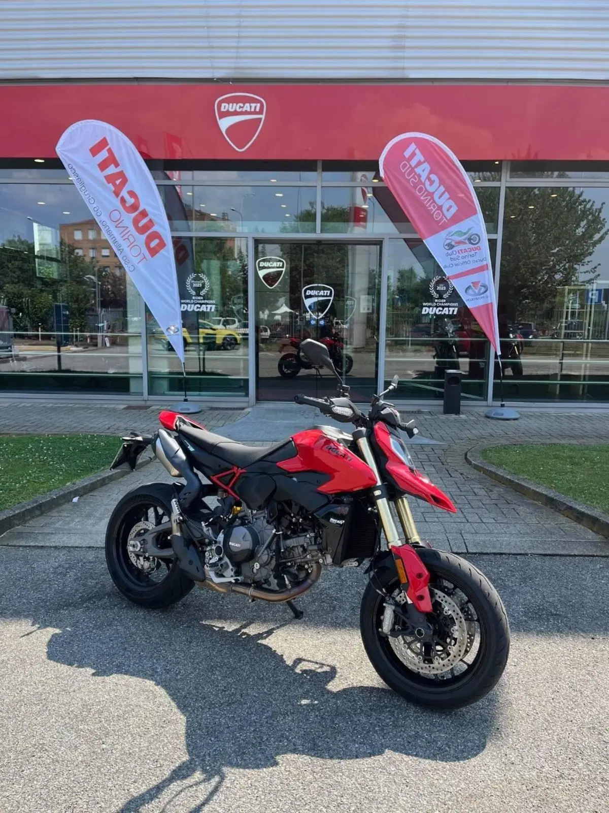 Ducati Hypermotard V2 (2026)