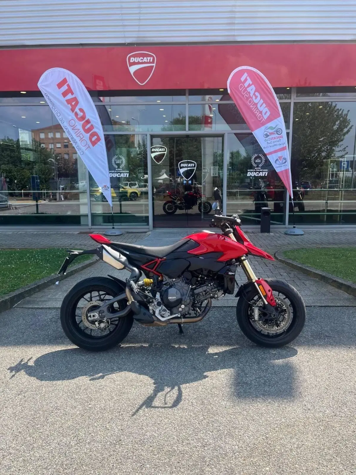 Ducati Hypermotard V2 (2026) (2)