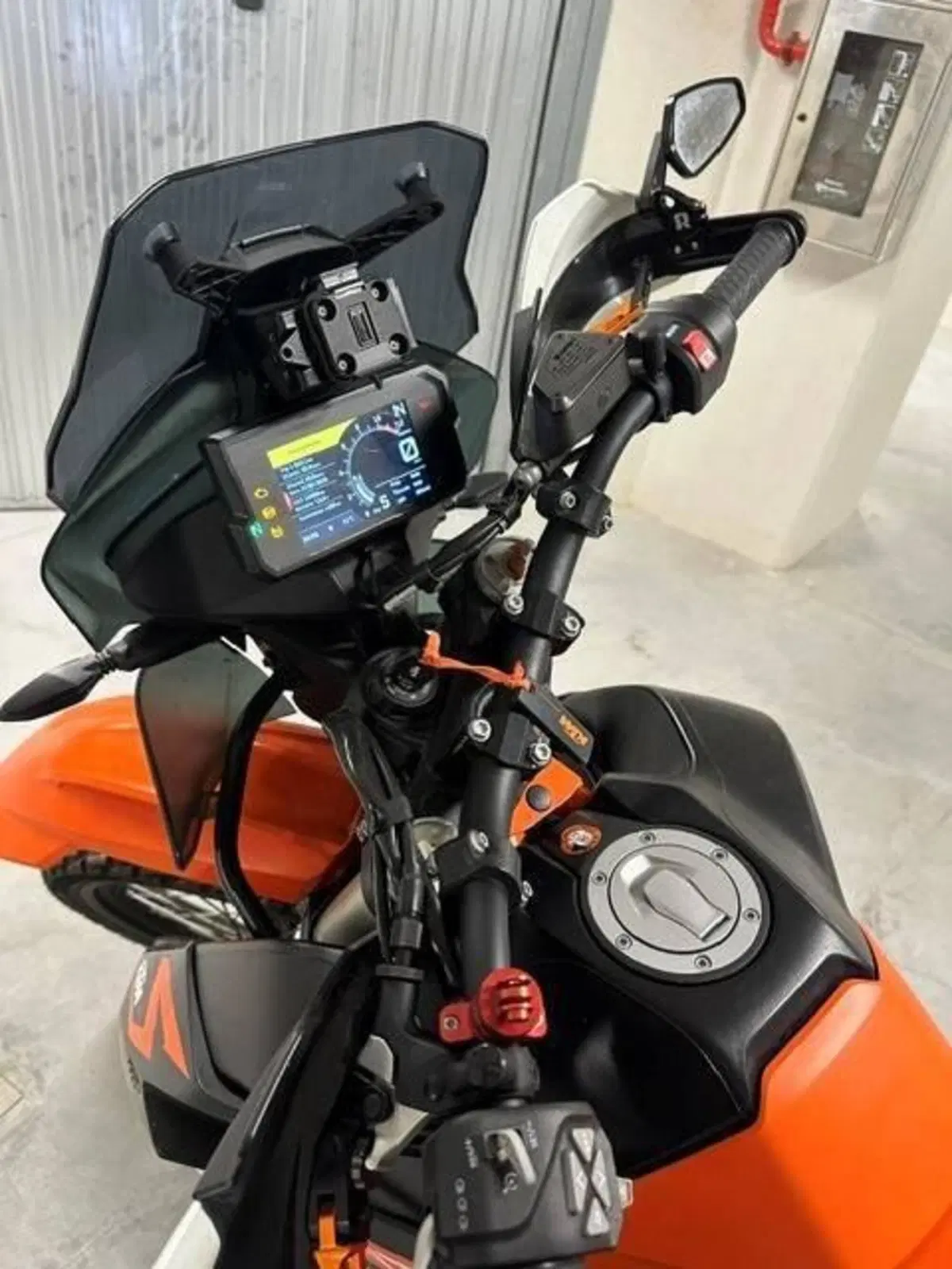 KTM 890 Adventure (2022) (4)