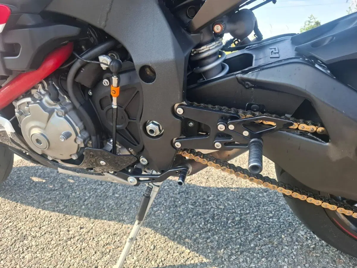Yamaha YZF R1 (2017 - 19) (4)
