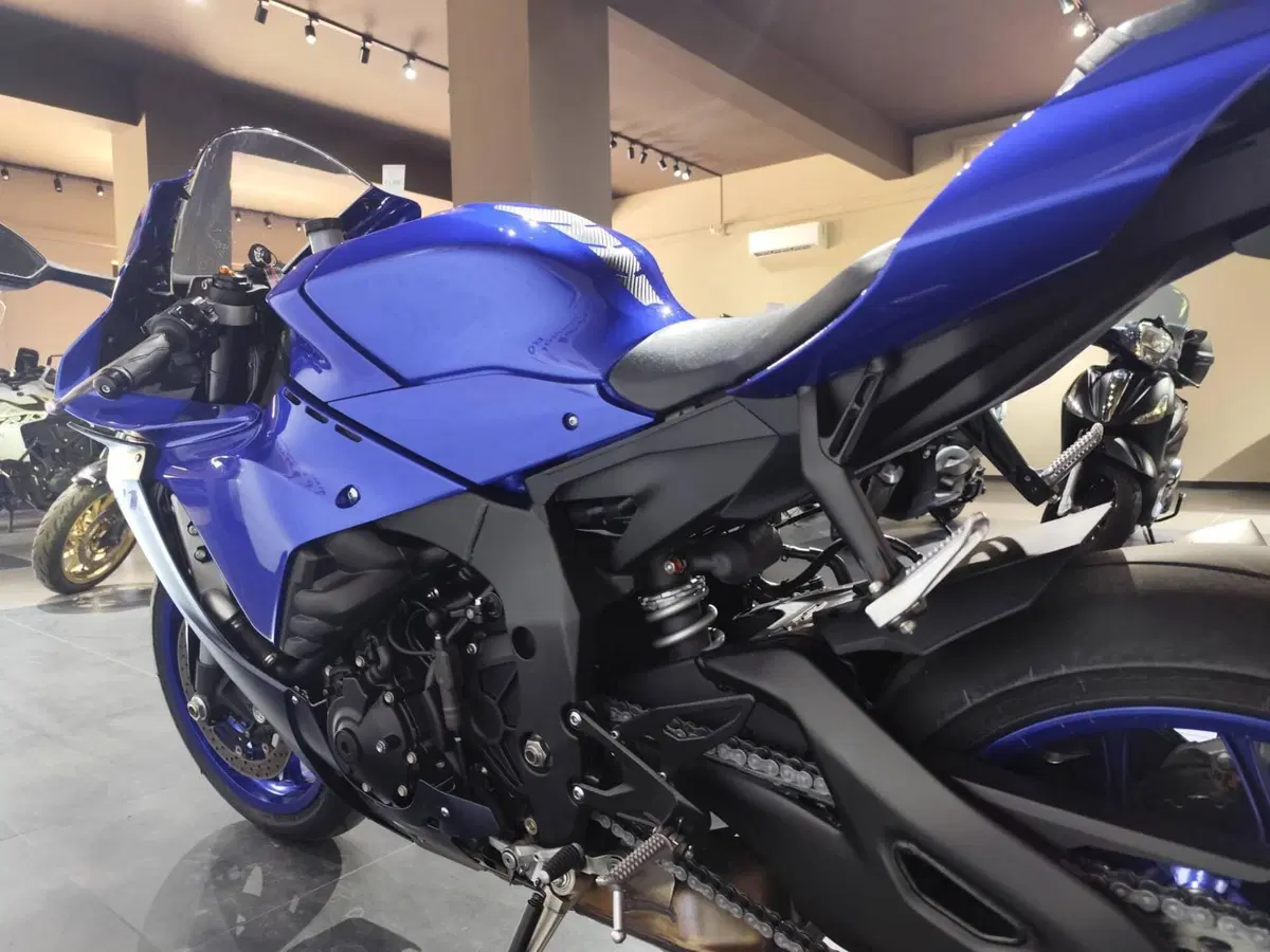 Yamaha YZF R1 (2020 - 25) (6)
