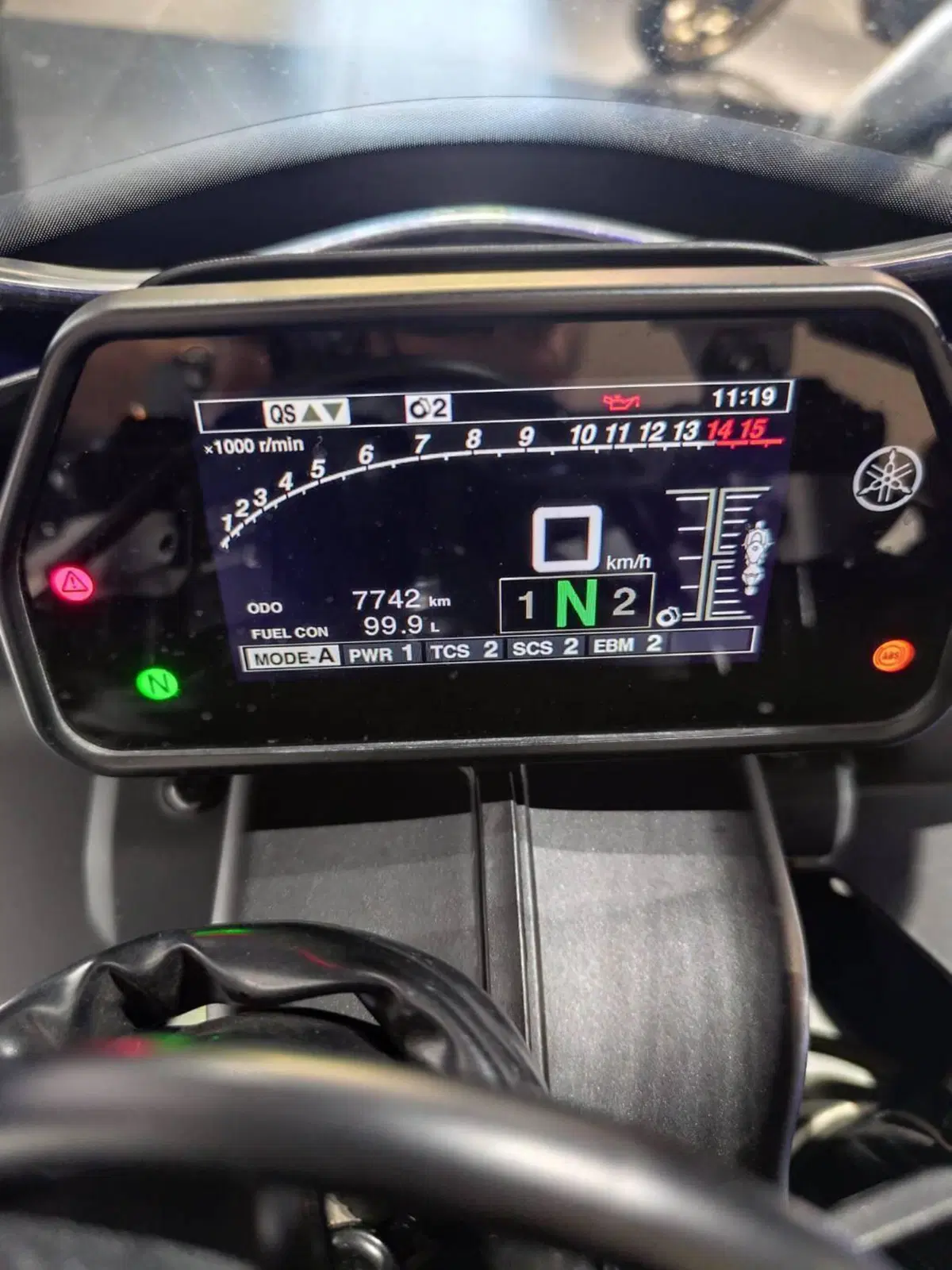 Yamaha YZF R1 (2020 - 25) (8)