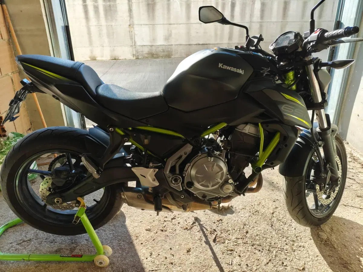 Kawasaki Z 650 (2017 - 19) (2)
