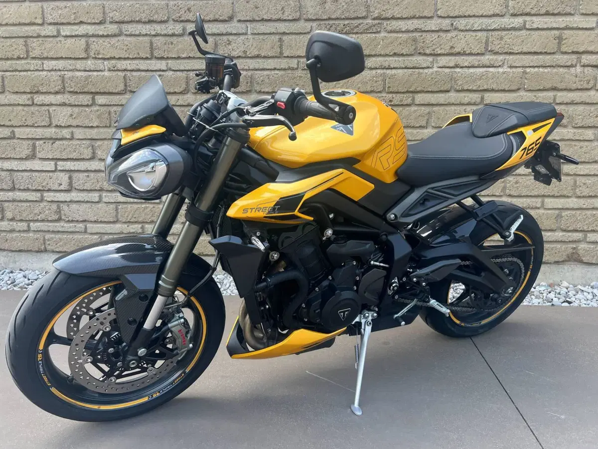 Triumph Street Triple 765 RS (2023 - 26) (2)