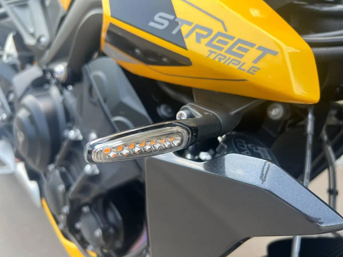 Triumph Street Triple 765 RS (2023 - 26) (11)