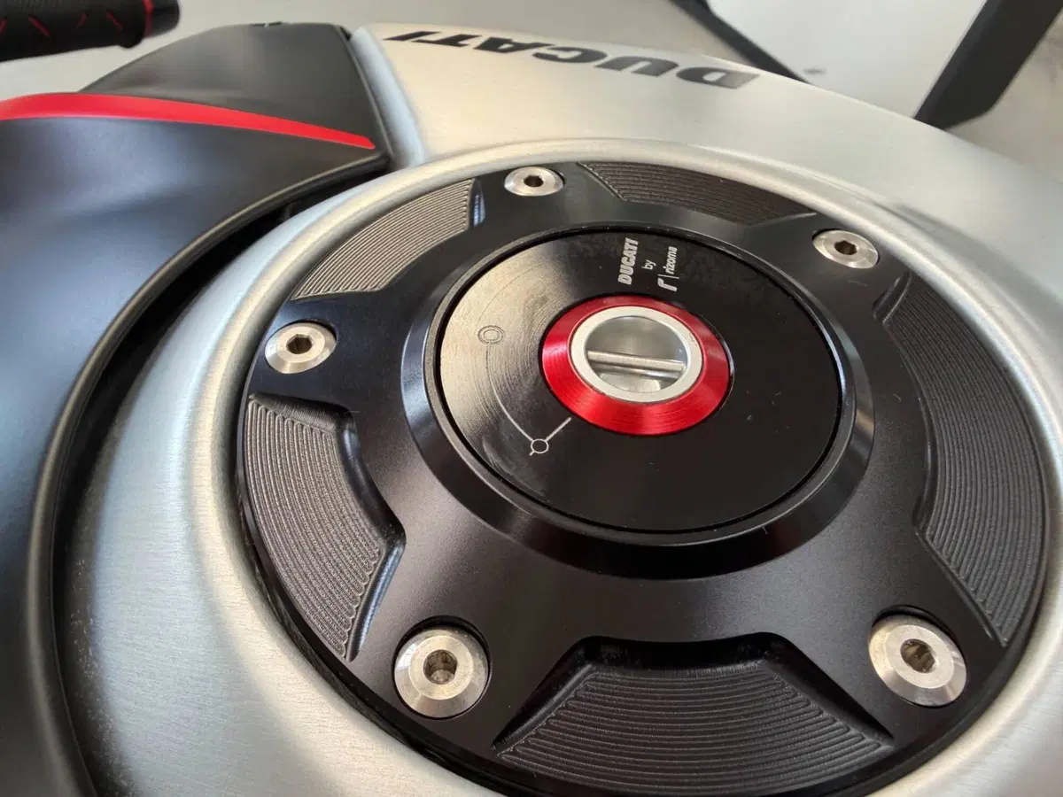 Ducati Panigale V4 1100 SP2 (2022 - 23) (3)