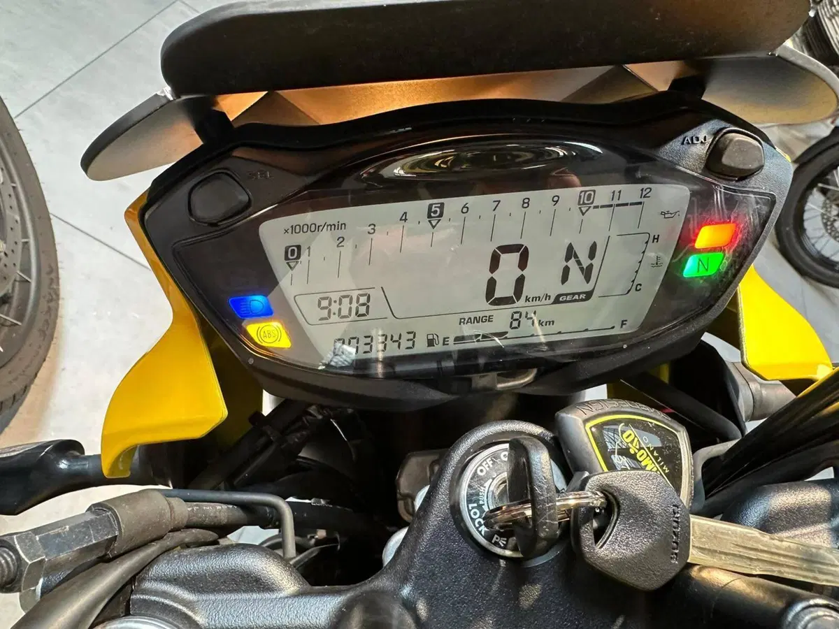 Suzuki SV650 (2021 - 24) (9)