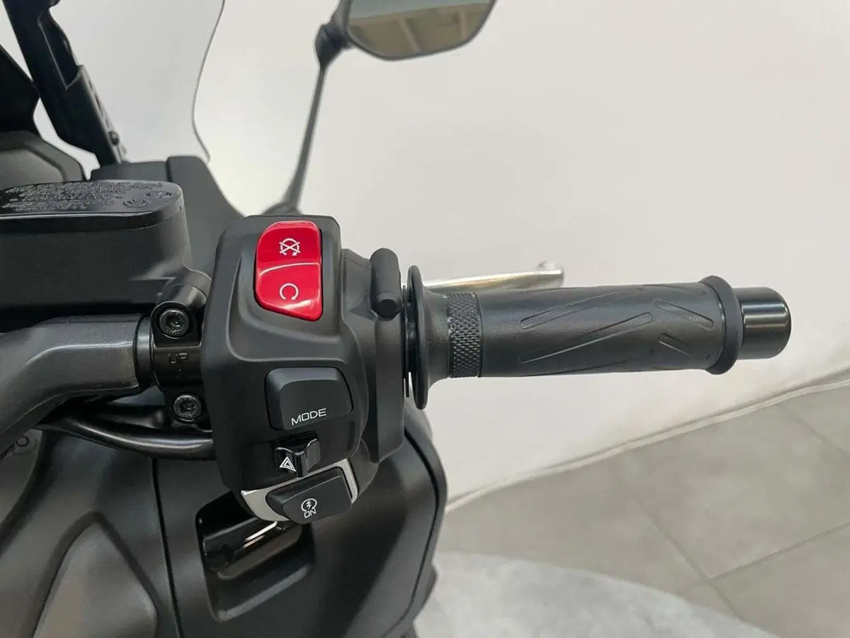 Yamaha T-Max 560 (2025 - 26) (12)