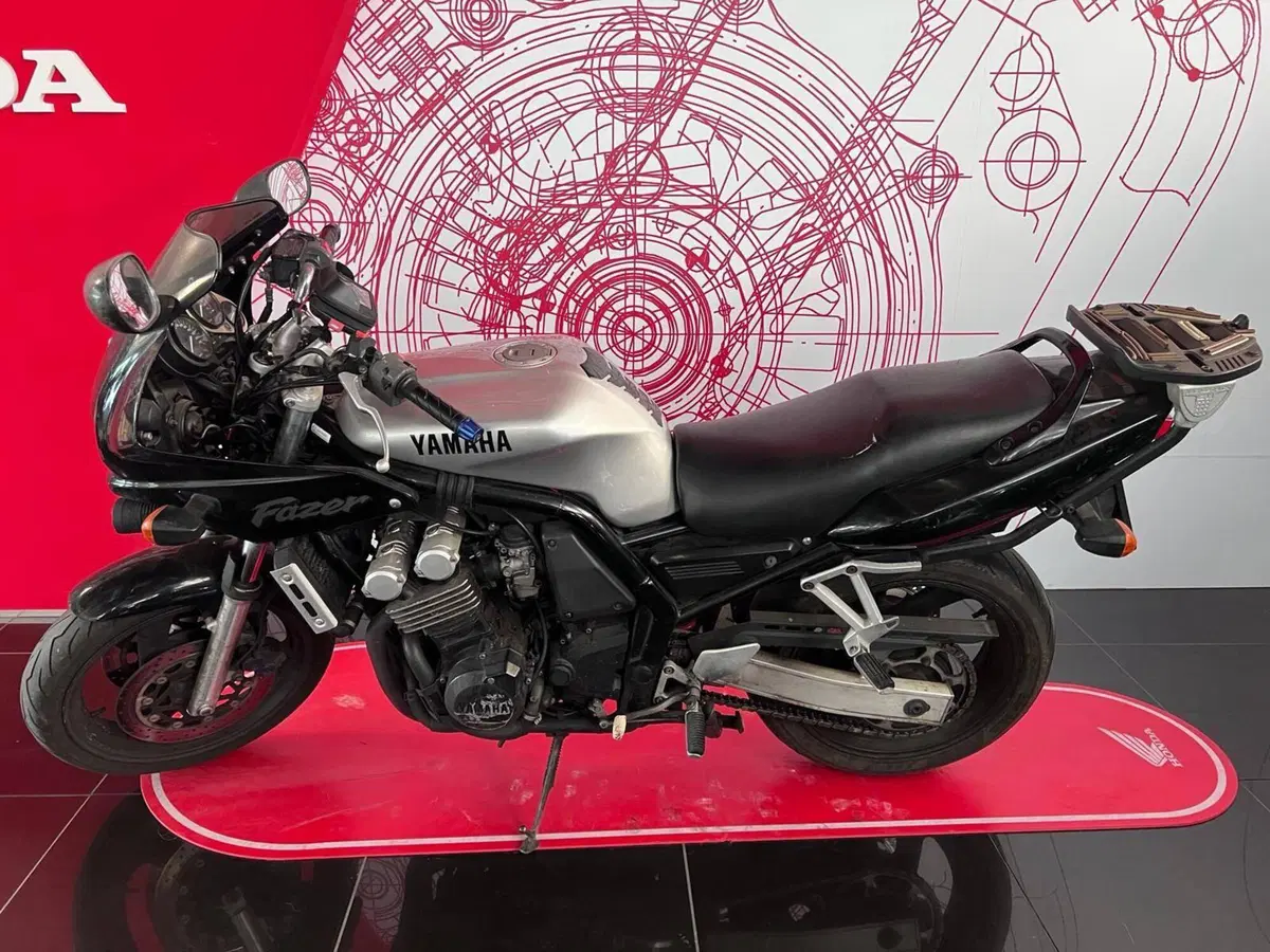 Yamaha FZS 600 Fazer S (2000 - 04) (2)