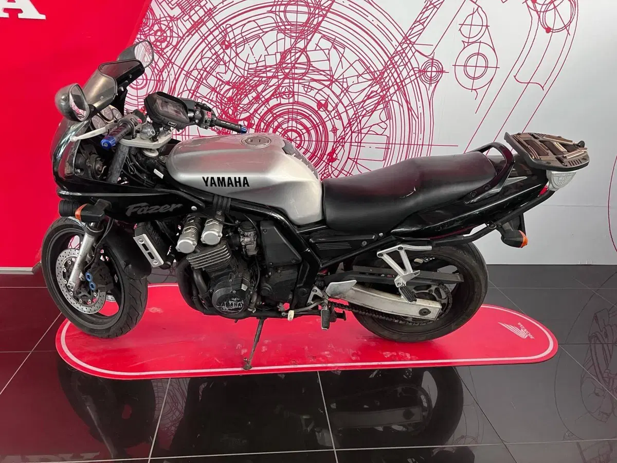 Yamaha FZS 600 Fazer S (2000 - 04) (4)